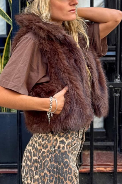 Stylish Collared Sleeveless Short Faux Fur Vest-consonak