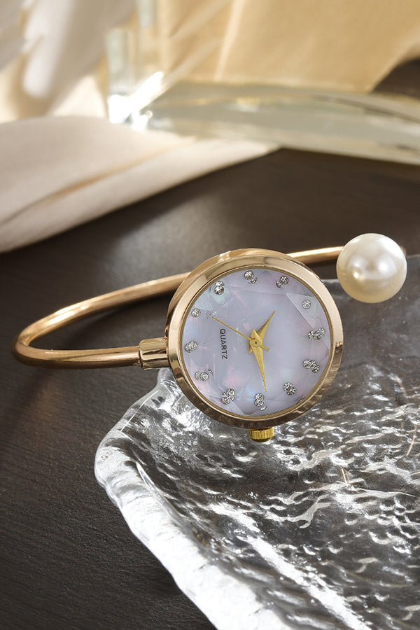 Fashionable Mother-of-Pearl Diamond Pointer Bracelet Watch | Consonak