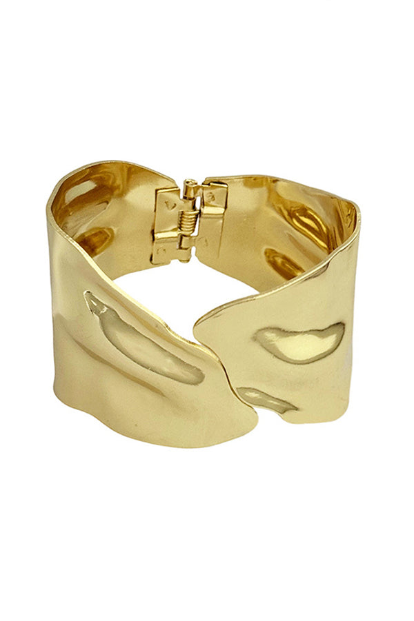 A Stylish and Distinctive Open-style Bracelet Featuring An Irregular, Crisscross Design.-Consonak