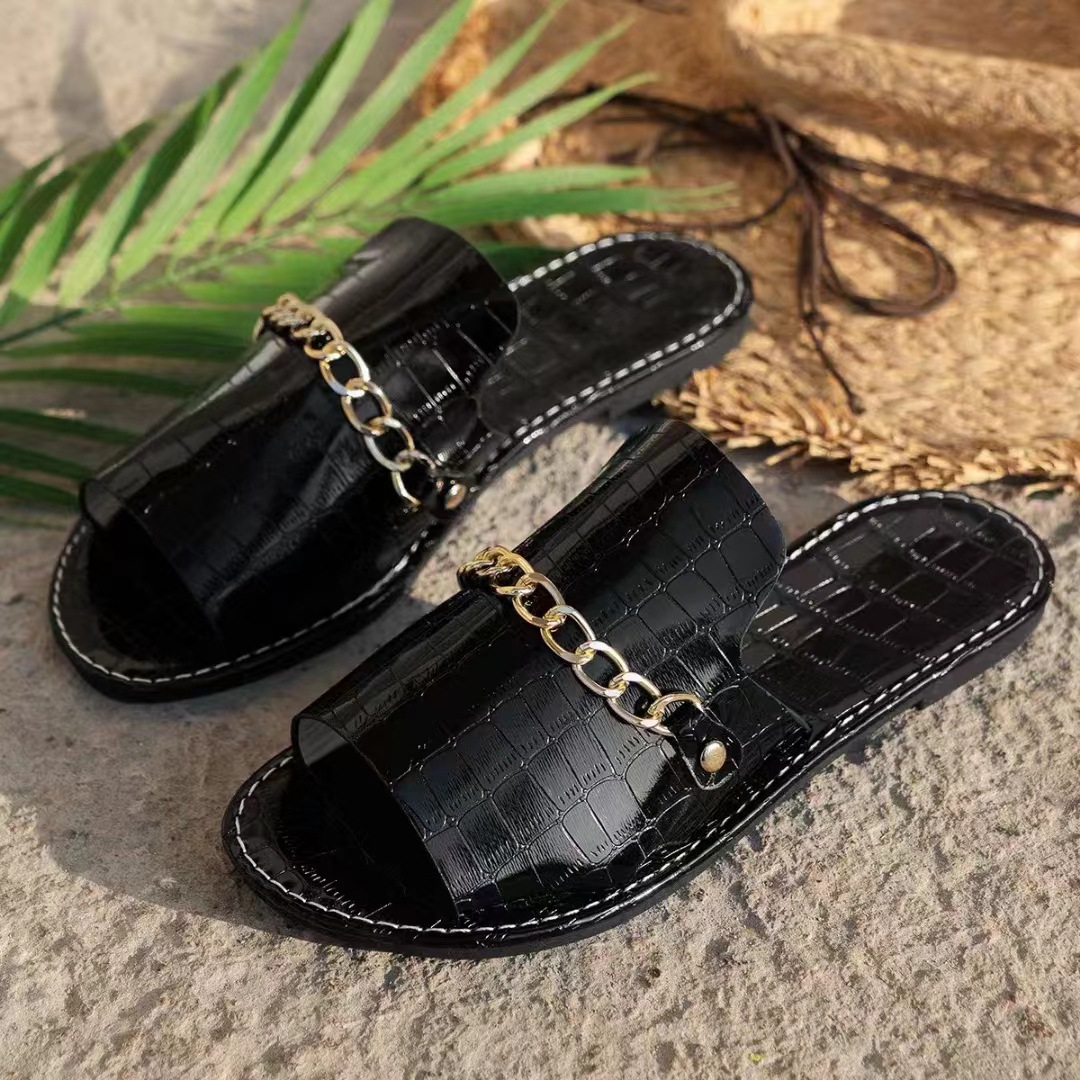 Casual Flat Beach Sandals with Chain Accessories | Consonak