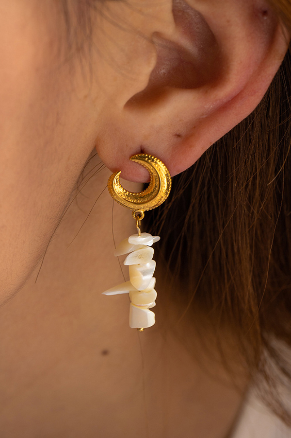 Elegant and Luxurious Moon Earrings-consonak