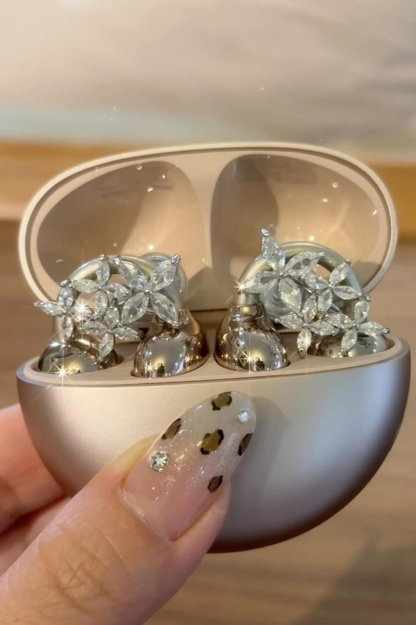 Exquisite Four-pointed Star-shaped Zircon Headphone Clip