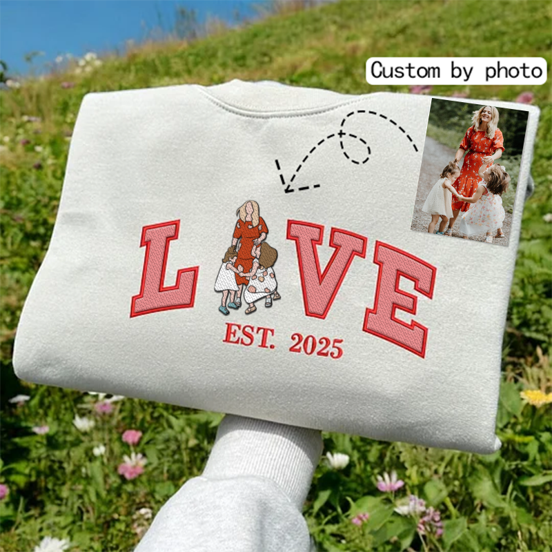 Cusformom Personalized Embroidered Photo Mom LOVE Est Year Crewneck/Hoodie/T-shirt