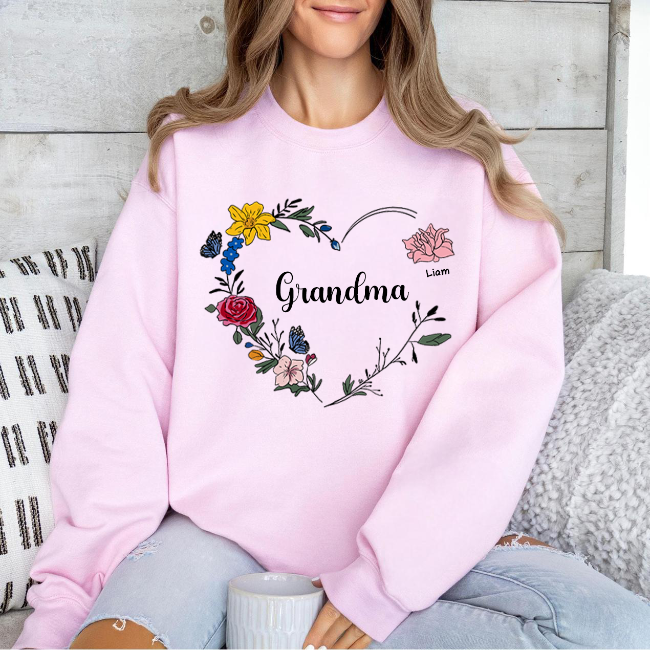 Customized Heart-Shaped Bouquet For Mom Heat Sweatshirt With Name