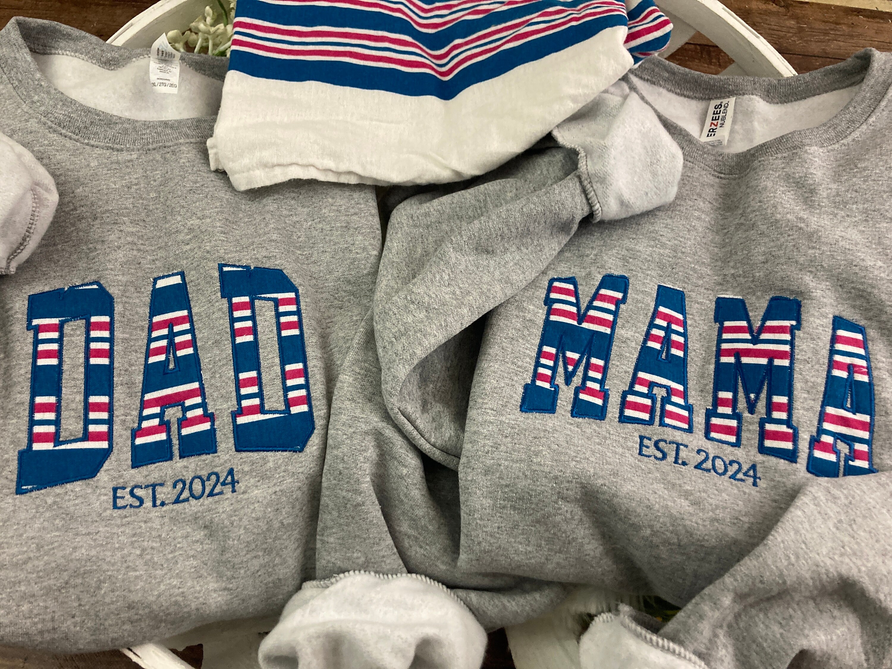 Custom Embroidered MAMA Sweatshirt Mother's Day Creative Gifts for Mom