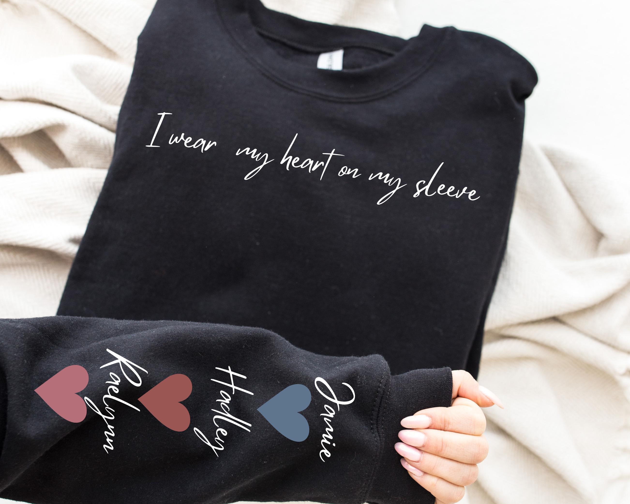 Custom Mama Sweatshirt with Kid Name on Sleeve Personalized Mom Sweatshirt Minimalist Momma Sweater Mothers Day Gift
