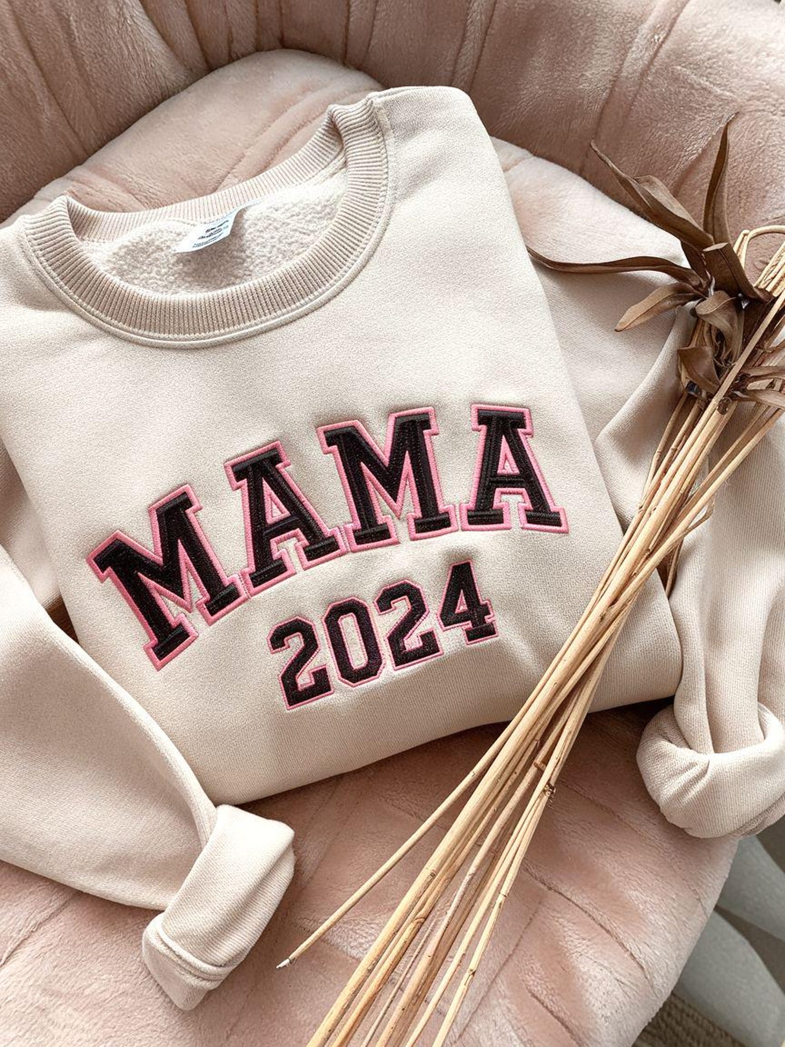 Custom Mom Embroidery Sweatshirt Happy Mother's Day Gifts New Mama Outfit Sweatshirt For Mom