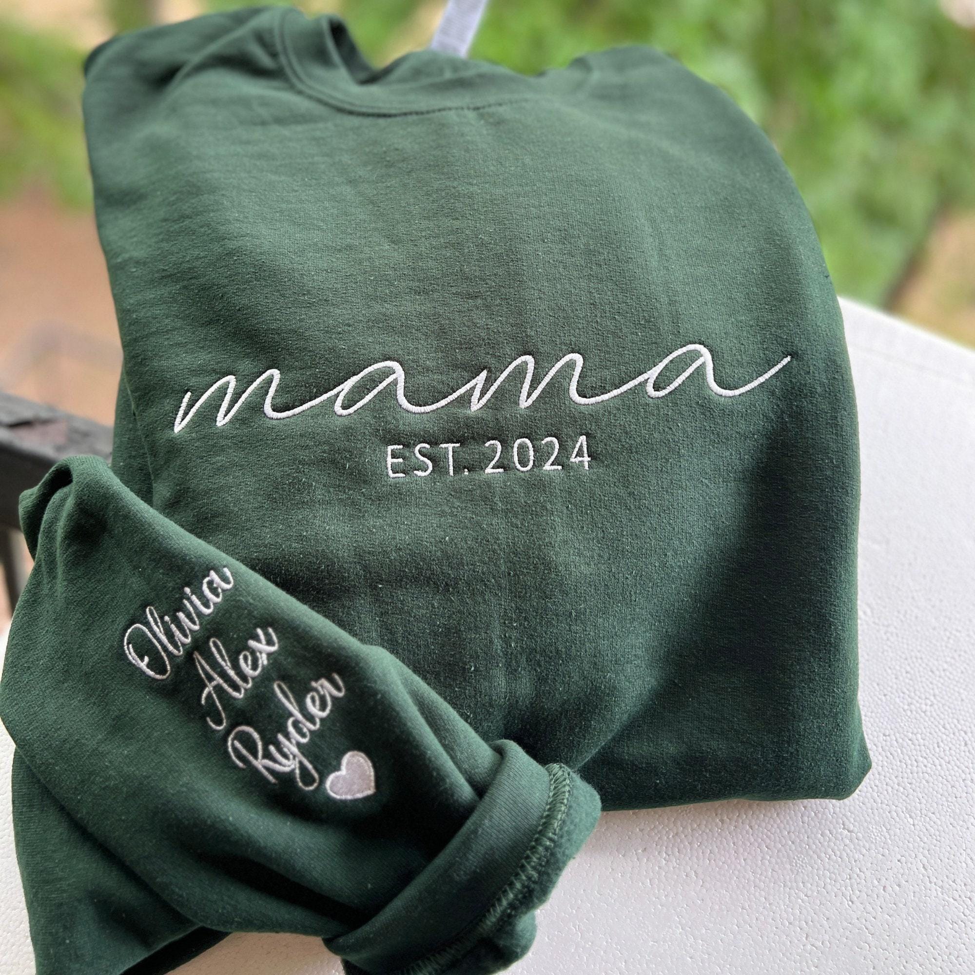 Customised Mum's Embroidered Sweatshirt Date and Child's Name Mother's Day A special gift with love!