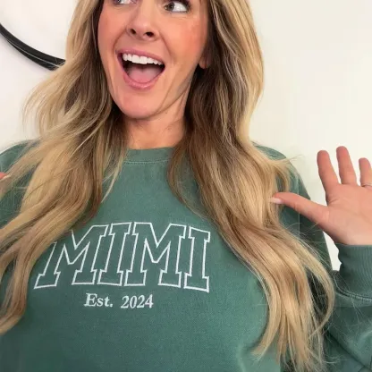 Custom Mom Embroidered Sweatshirt With Child's Name On The Sleeve Mother's Day Gift For Mom From Daughter