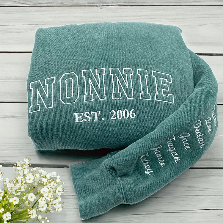 Custom Mom Embroidered Sweatshirt With Child's Name On The Sleeve Mother's Day Gift For Mom From Daughter