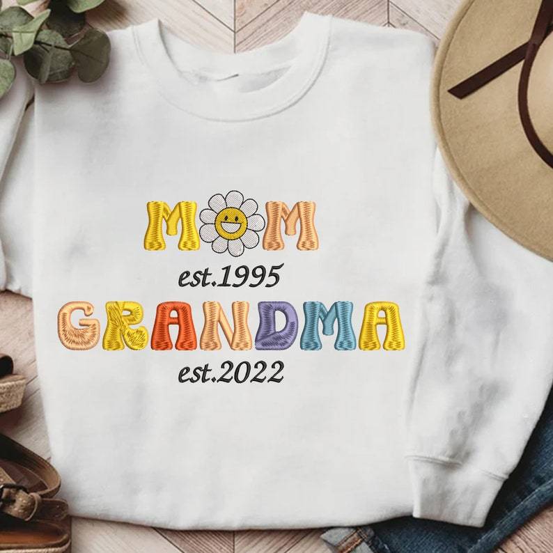 Customized Estimated Date Mom Grandma Round Neck Sweater Mother's Day Gift