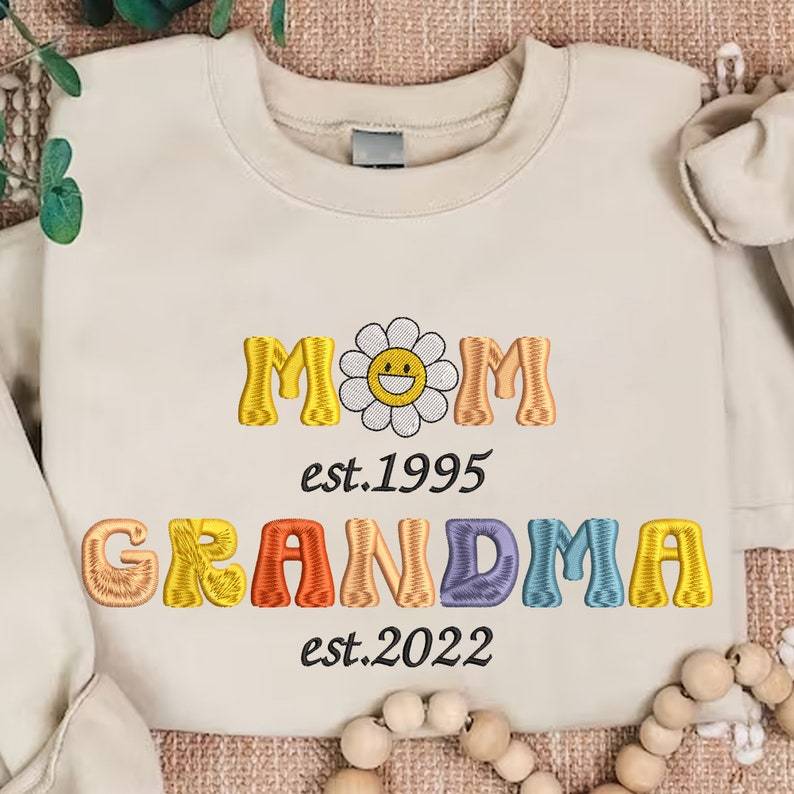 Customized Estimated Date Mom Grandma Round Neck Sweater Mother's Day Gift