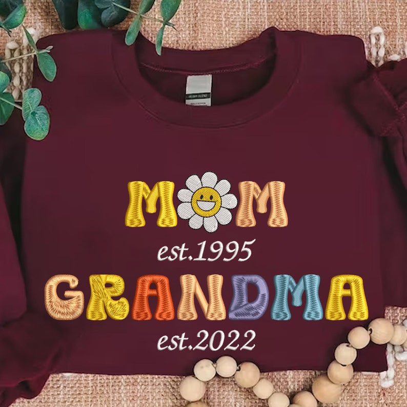 Customized Estimated Date Mom Grandma Round Neck Sweater Mother's Day Gift