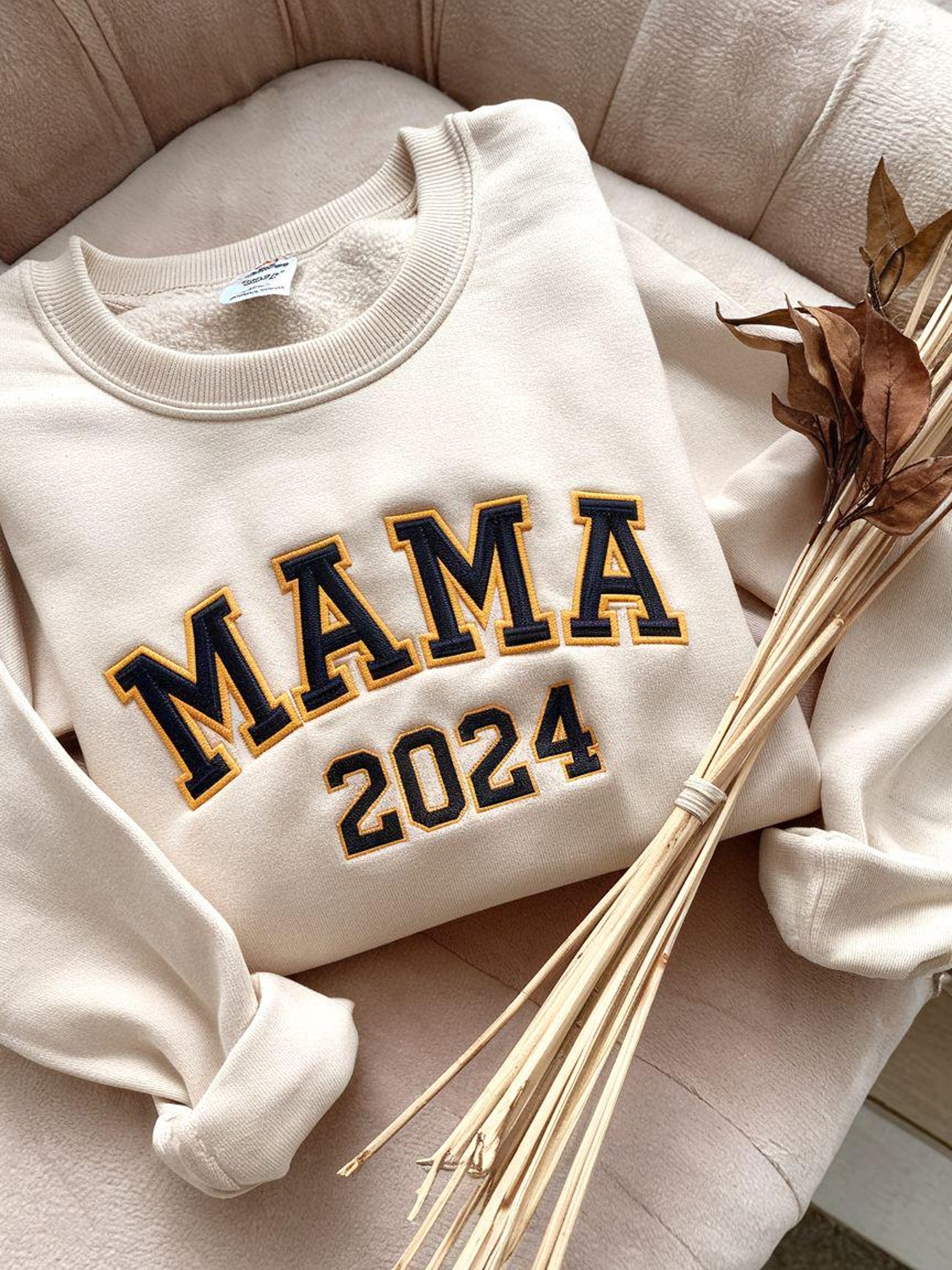 Custom Mom Embroidery Sweatshirt Happy Mother's Day Gifts New Mama Outfit Sweatshirt For Mom
