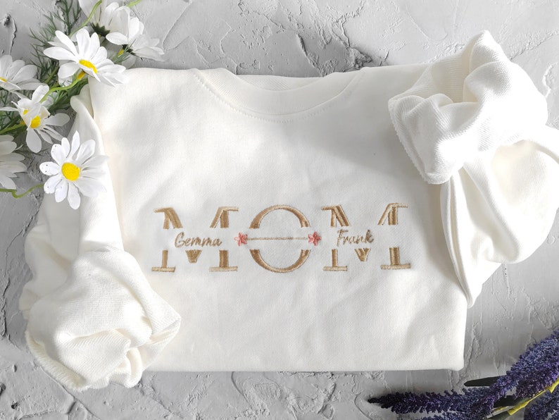 Custom mama emboidered sweatshirt,Mom crewneck with names,Embroidered mama pullover,Mothers Day shirt, Gift for mom image 2