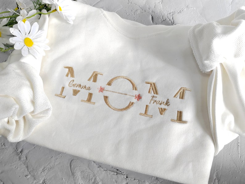 Custom mama emboidered sweatshirt,Mom crewneck with names,Embroidered mama pullover,Mothers Day shirt, Gift for mom image 3