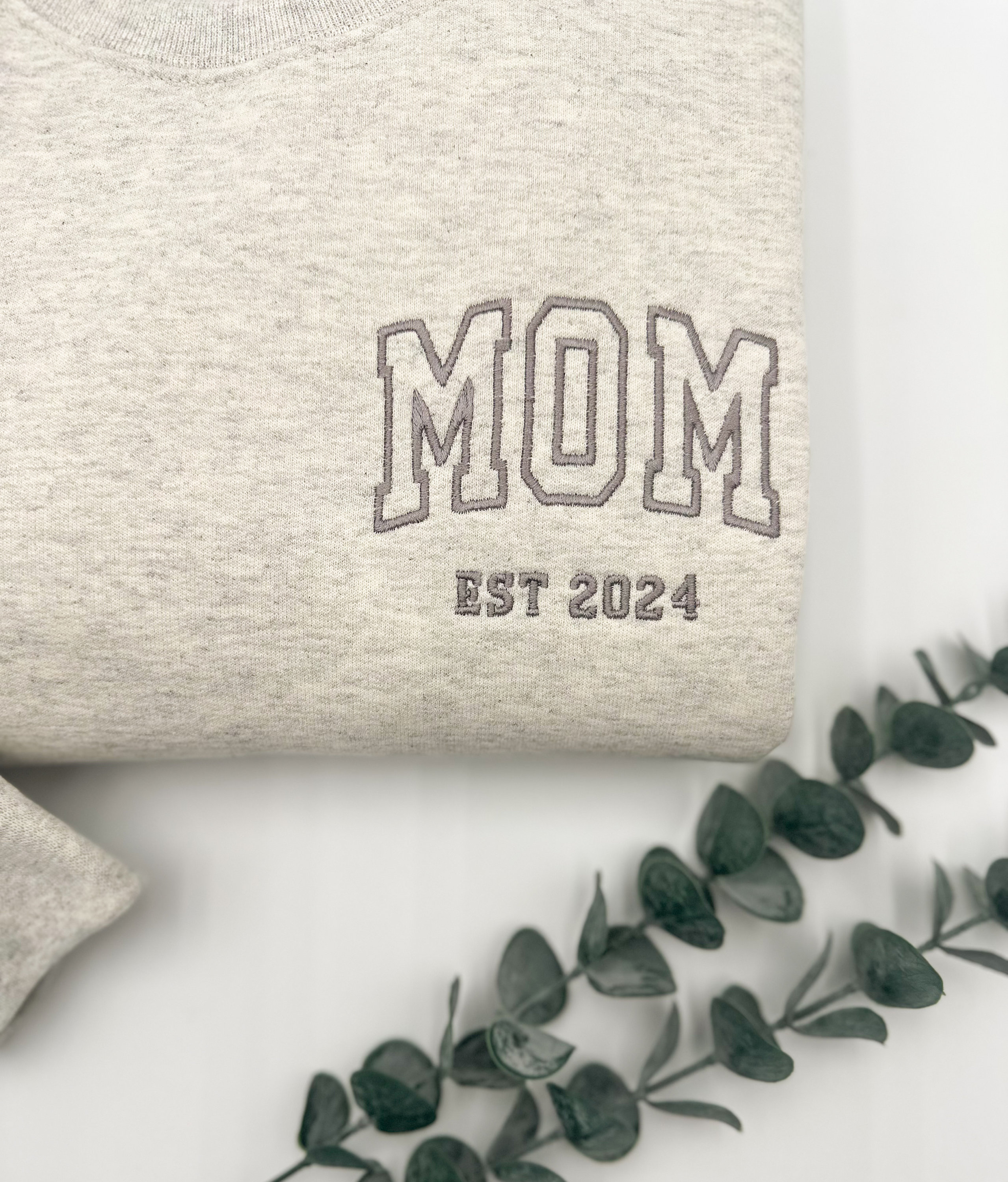 Customised Mum Embroidered Sweatshirt Mother's Day Surprise Gift for Mum