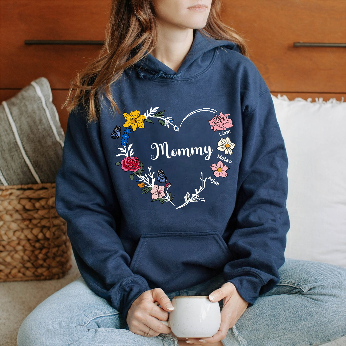 Customized Heart-Shaped Bouquet For Mom Heat Sweatshirt With Name