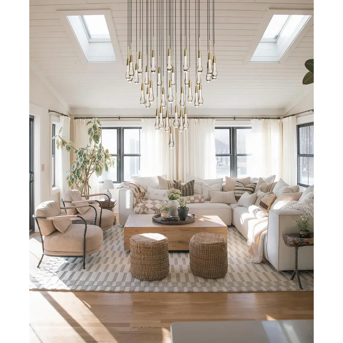 Solitaire Raindrop Round Chandelier
