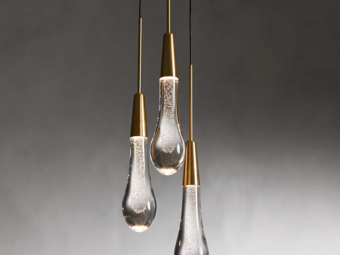 Solitaire Raindrop Pendant Light