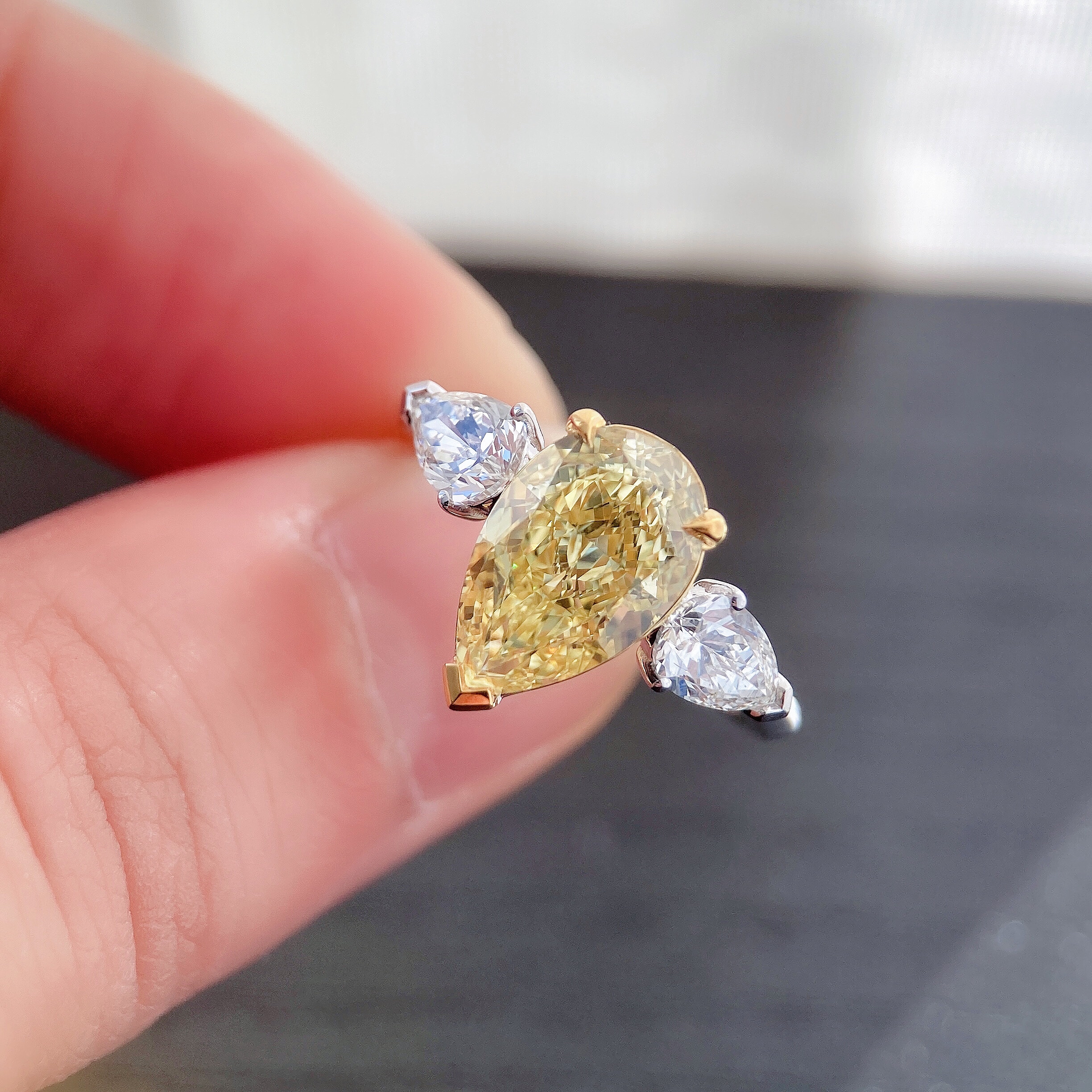 Classic Oval diamond ring