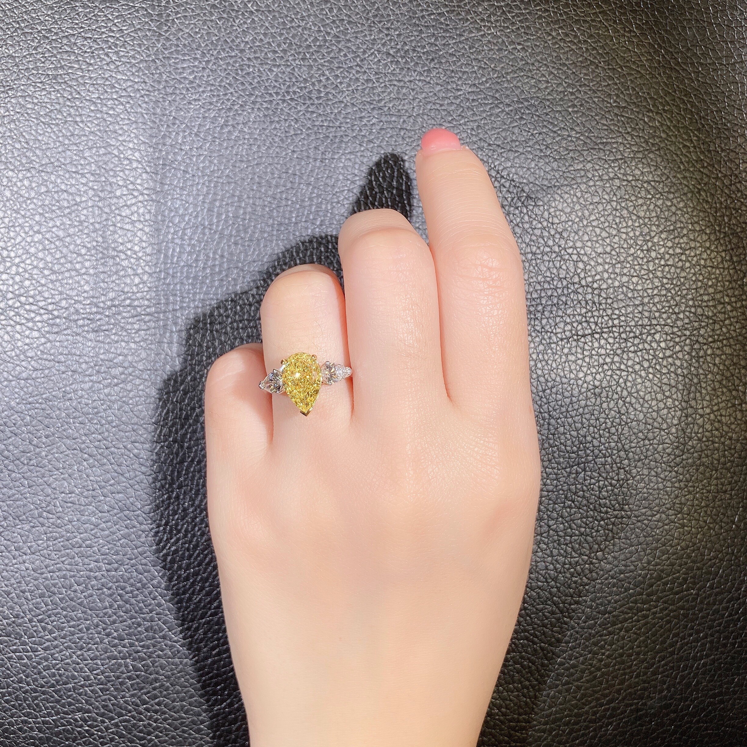 Classic Oval diamond ring