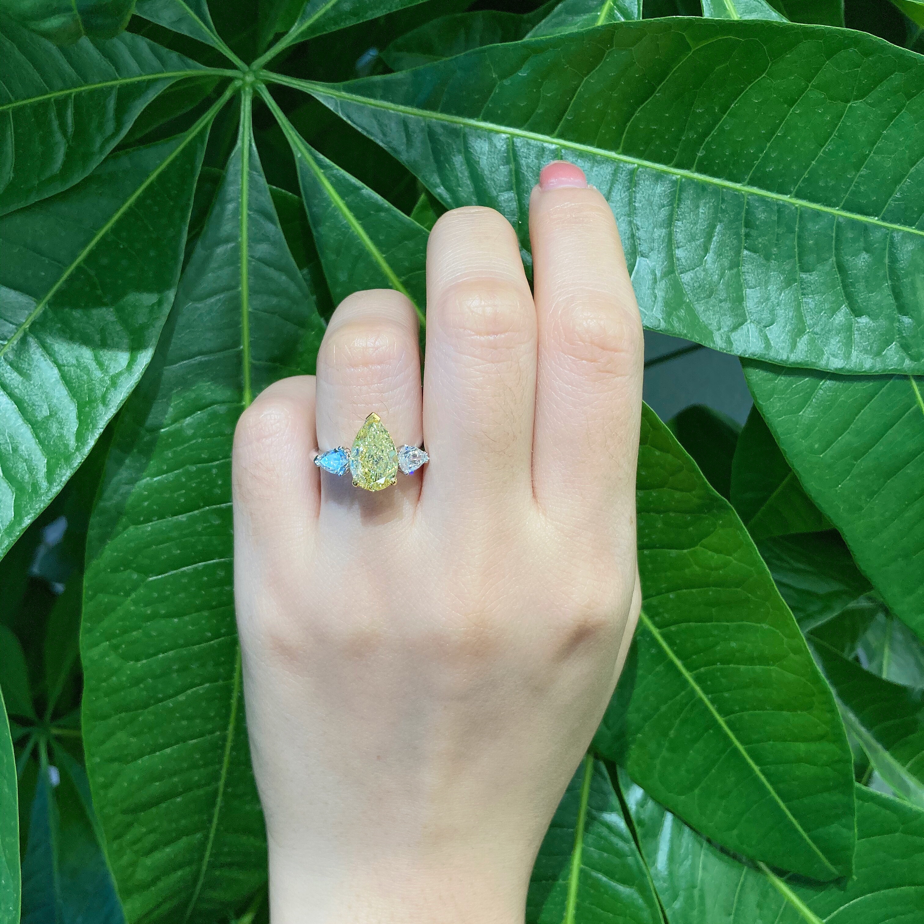 Classic Oval diamond ring
