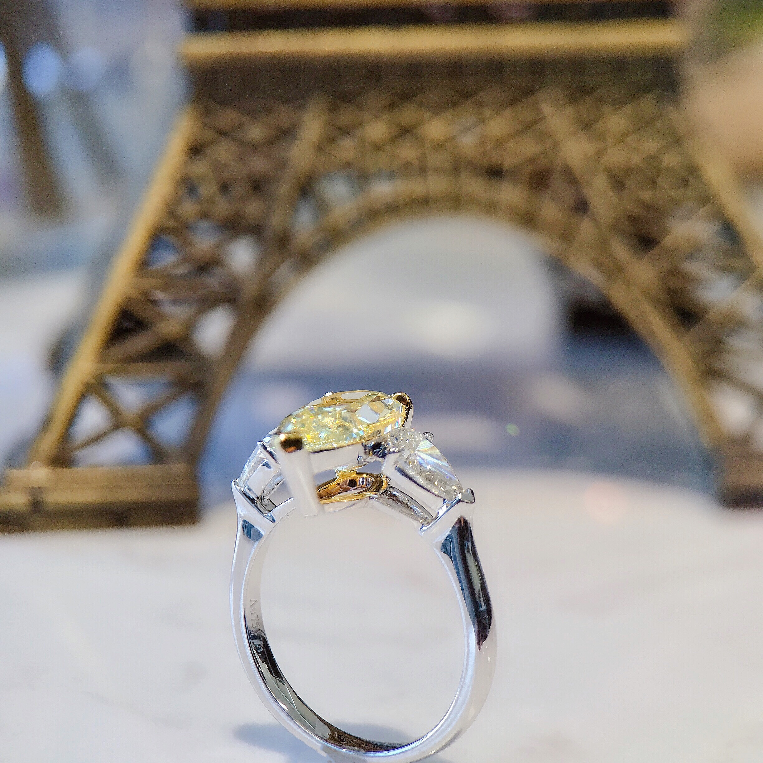 Classic Oval diamond ring