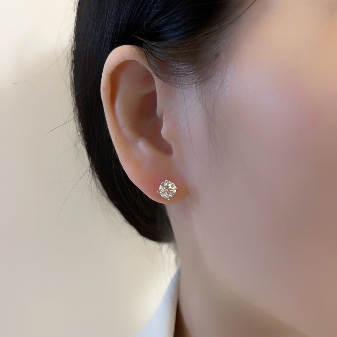 1 Carat (ctw) Diamond Stud Earring in 14k White or Yellow Gold Lab Grown Diamond.