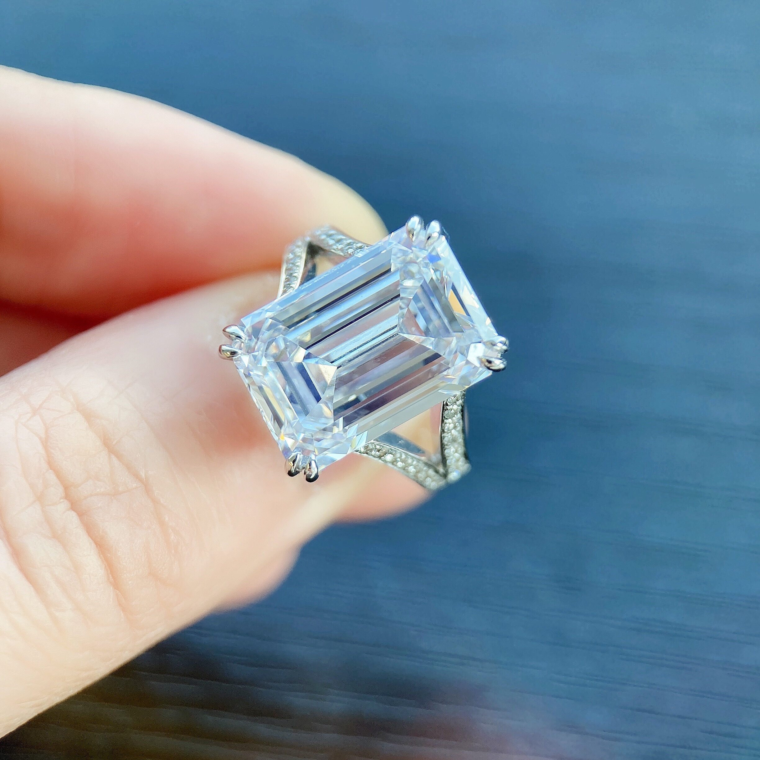 8ct emerald diamond ring