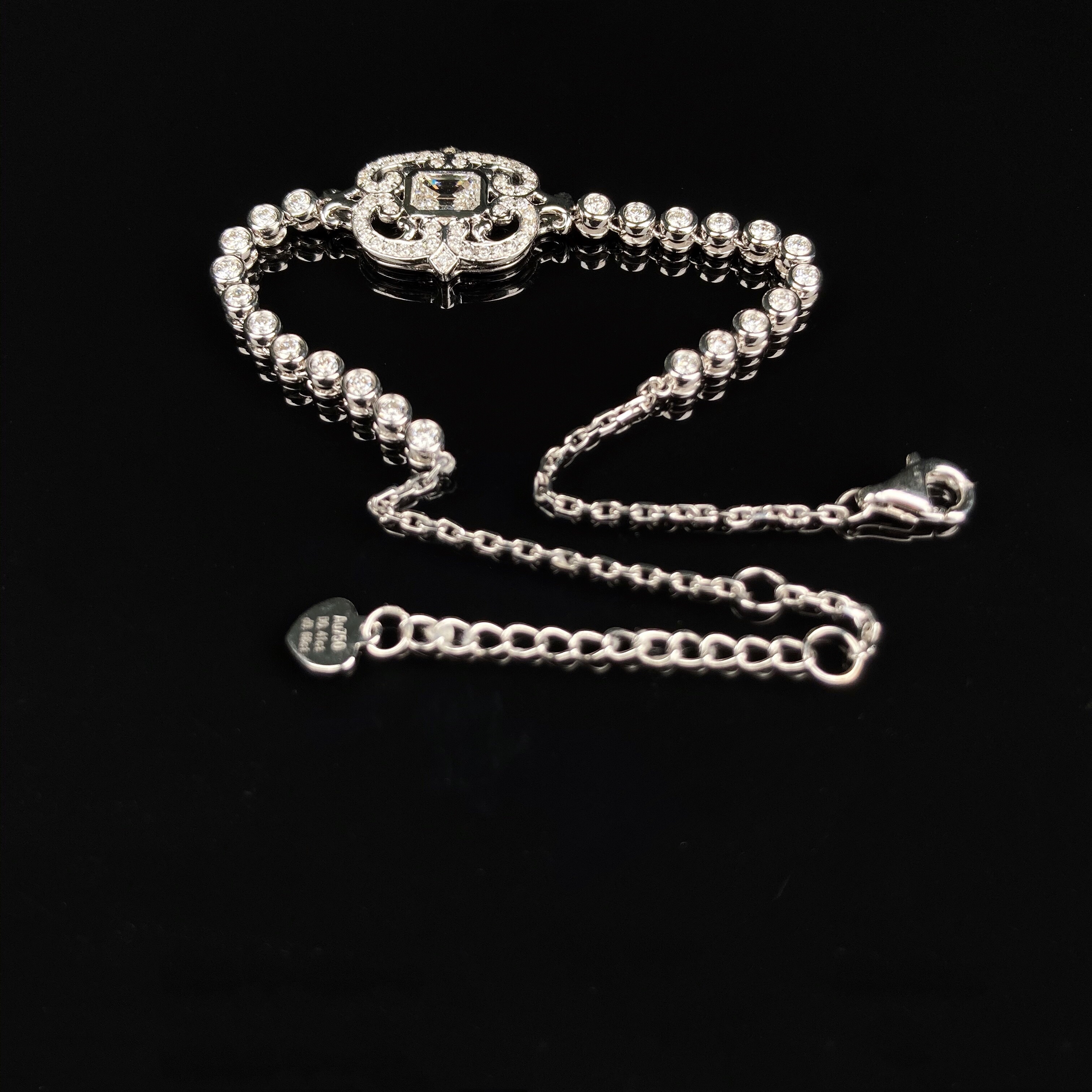 0.4ct emerald diamond bracelet