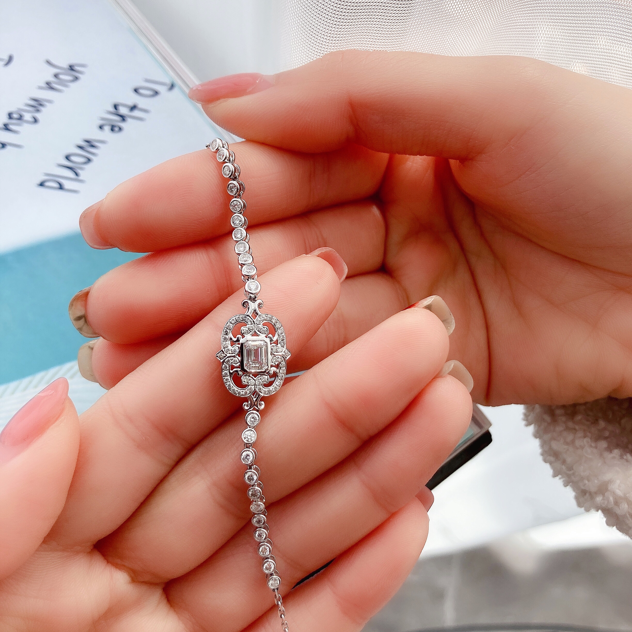 0.4ct emerald diamond bracelet