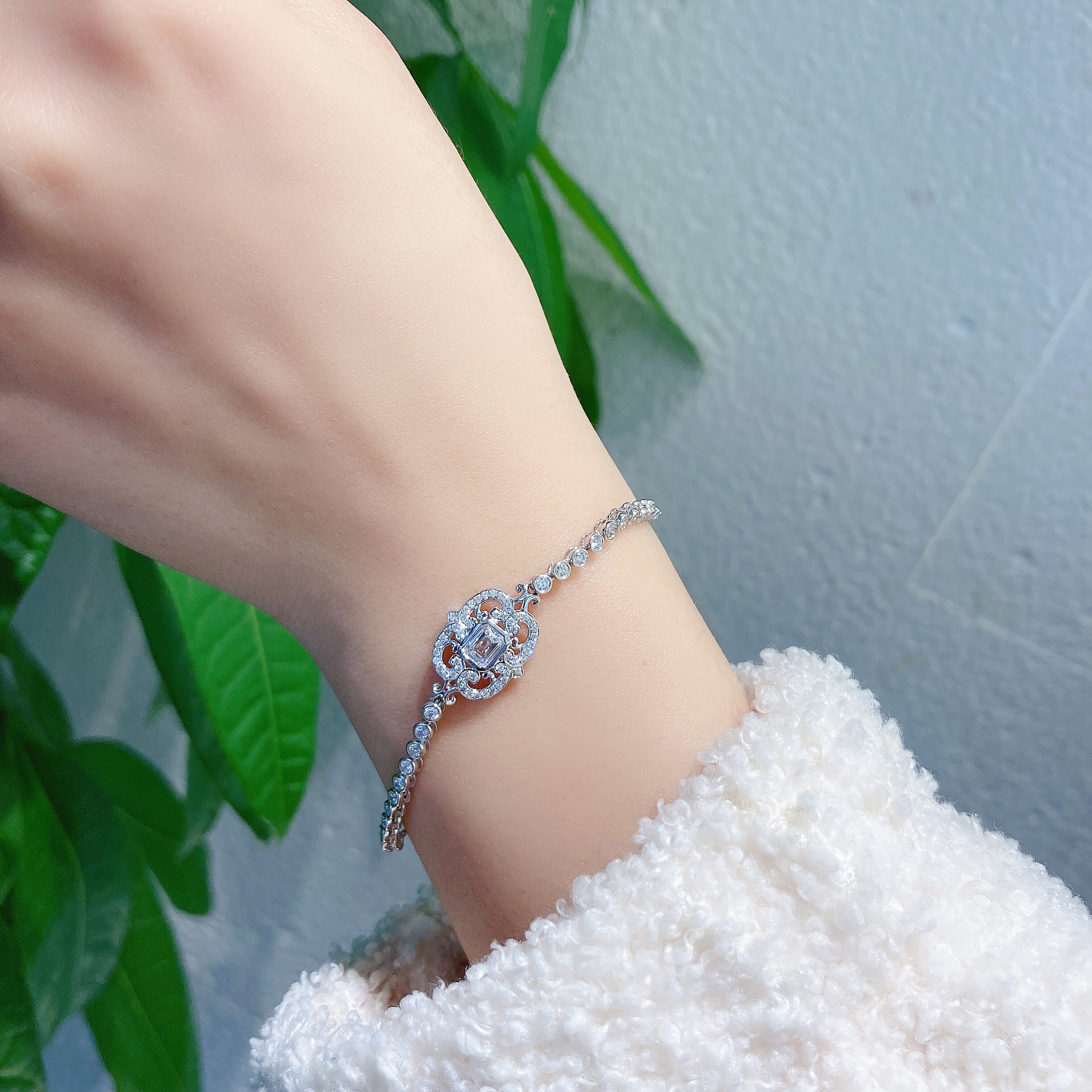 0.4ct emerald diamond bracelet