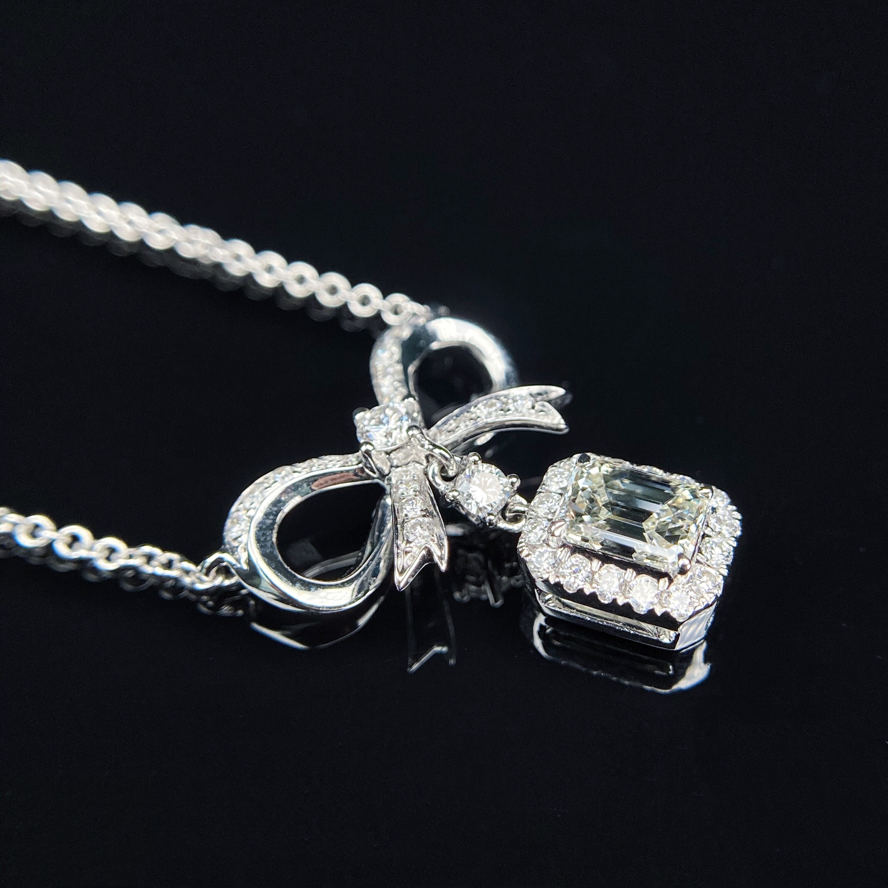 1ct Emerald diamond necklace.