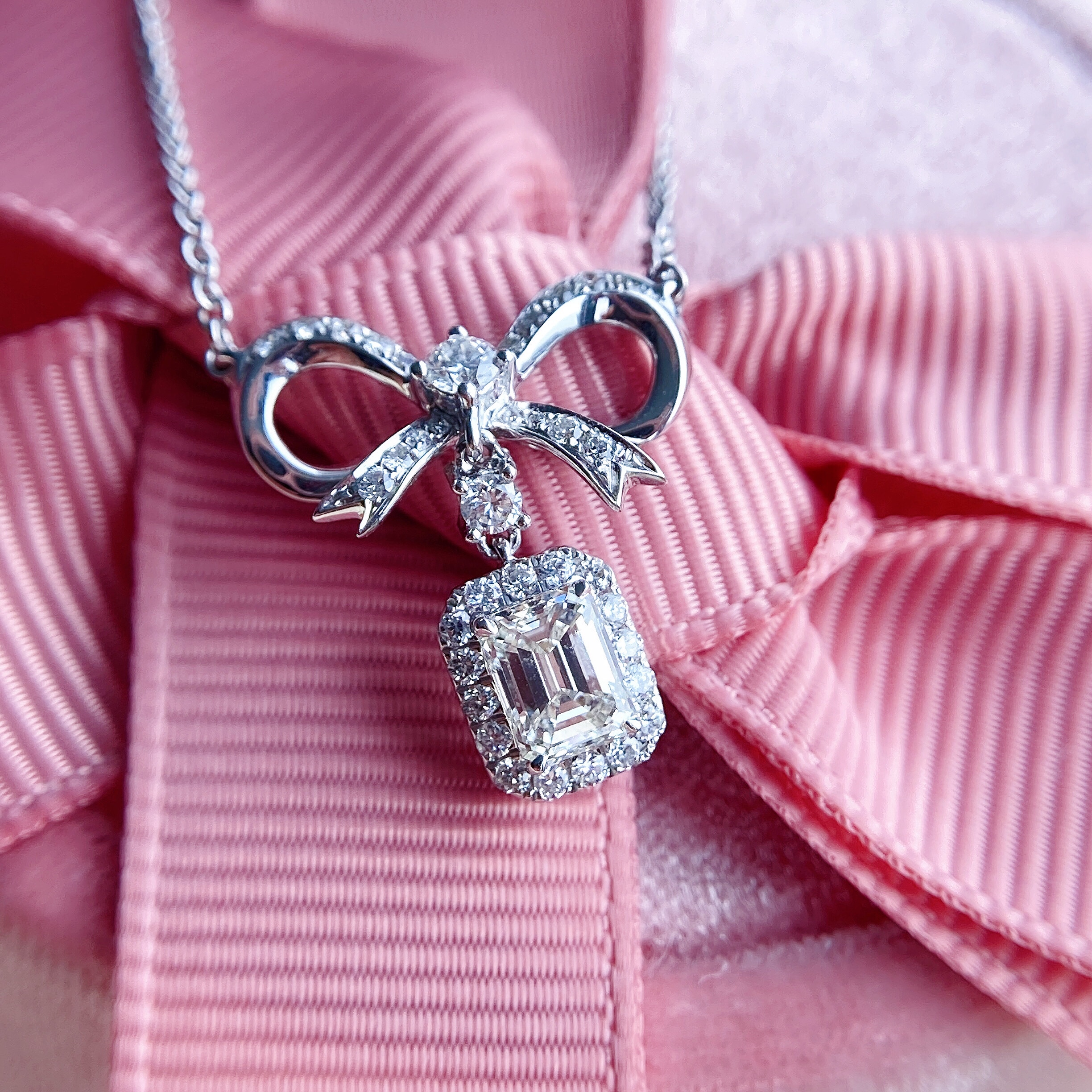 1ct Emerald diamond necklace.