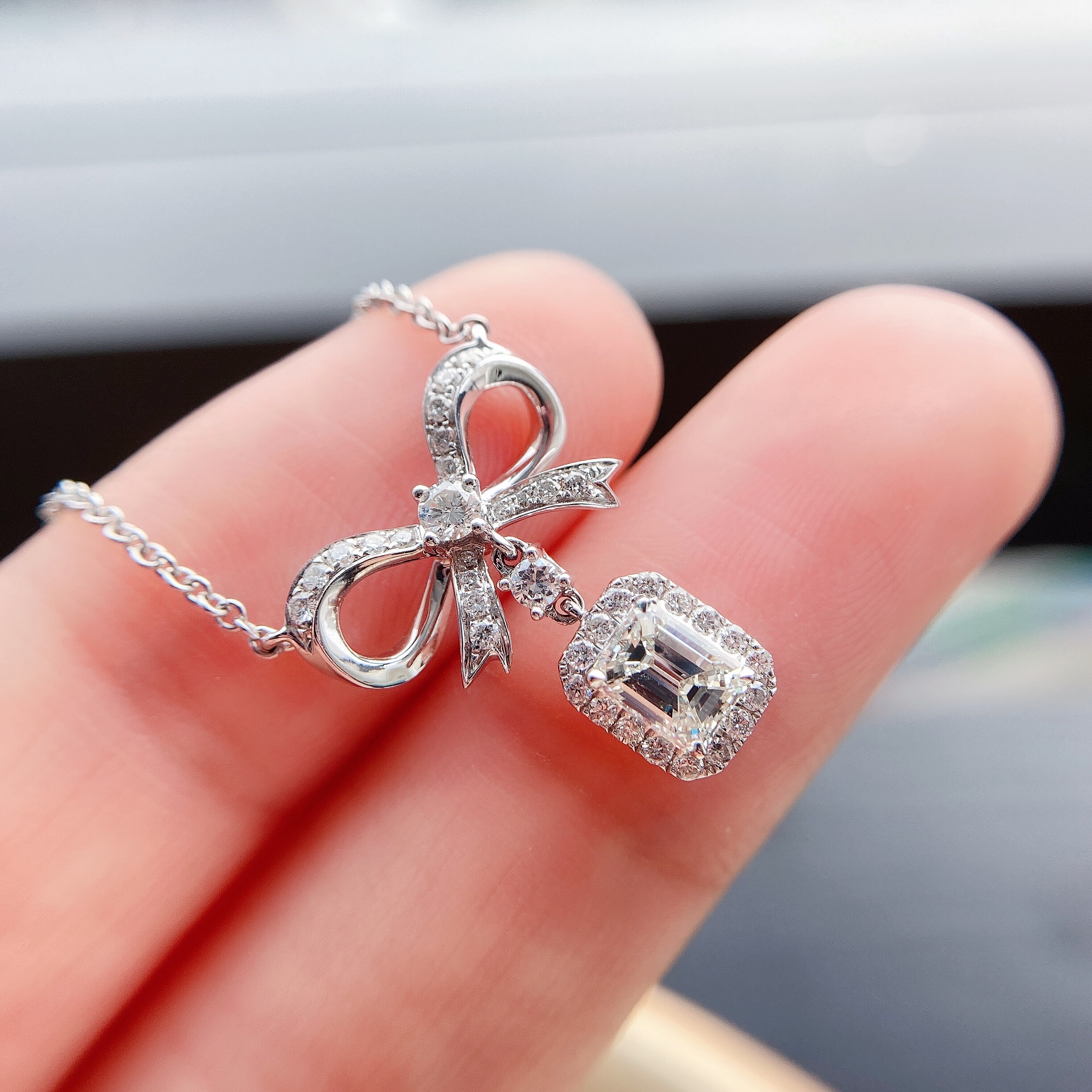 1ct Emerald diamond necklace.