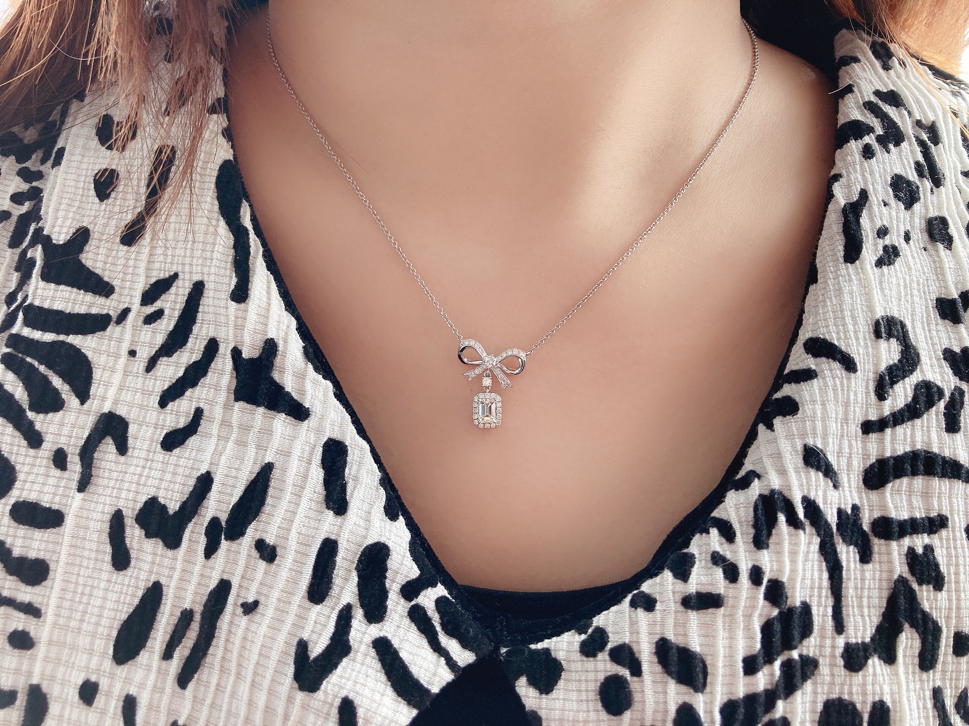 1ct Emerald diamond necklace.