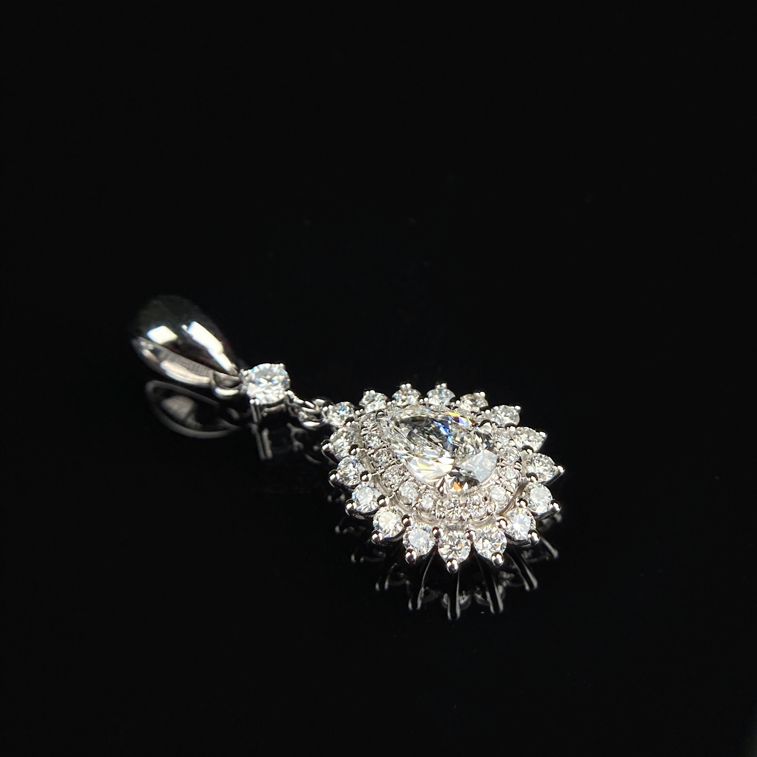 0.3ct pear diamond pendant