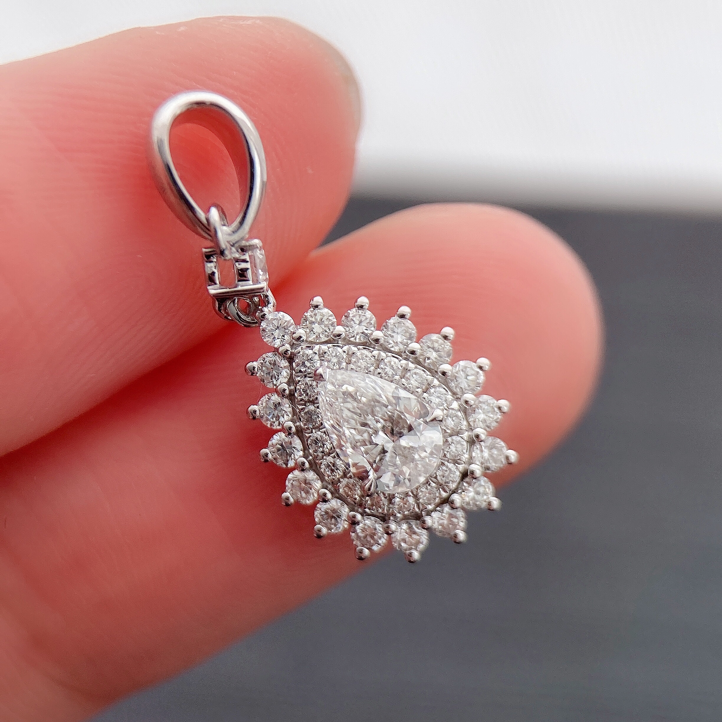 0.3ct pear diamond pendant
