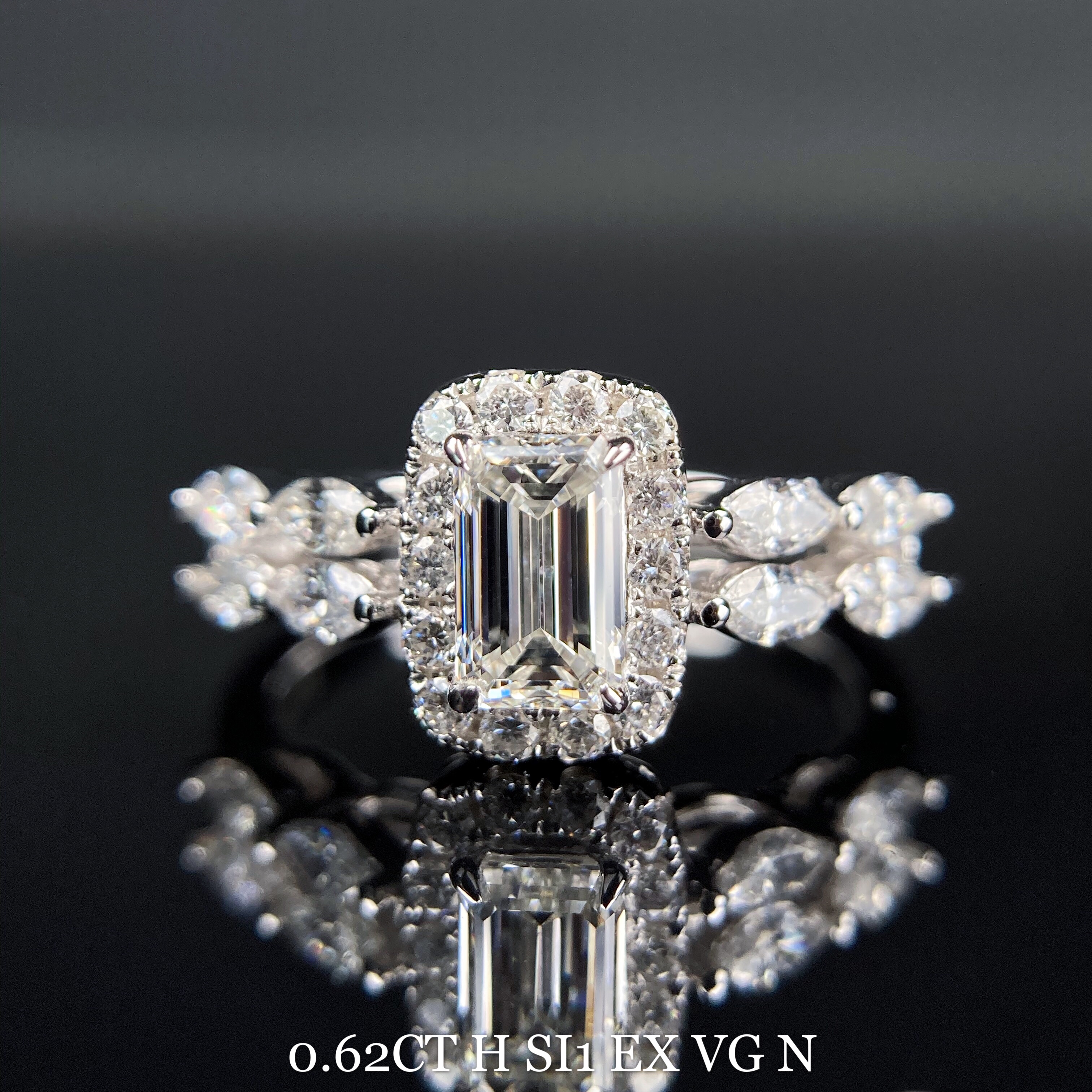 0.6ct Emerald Diamond Rin