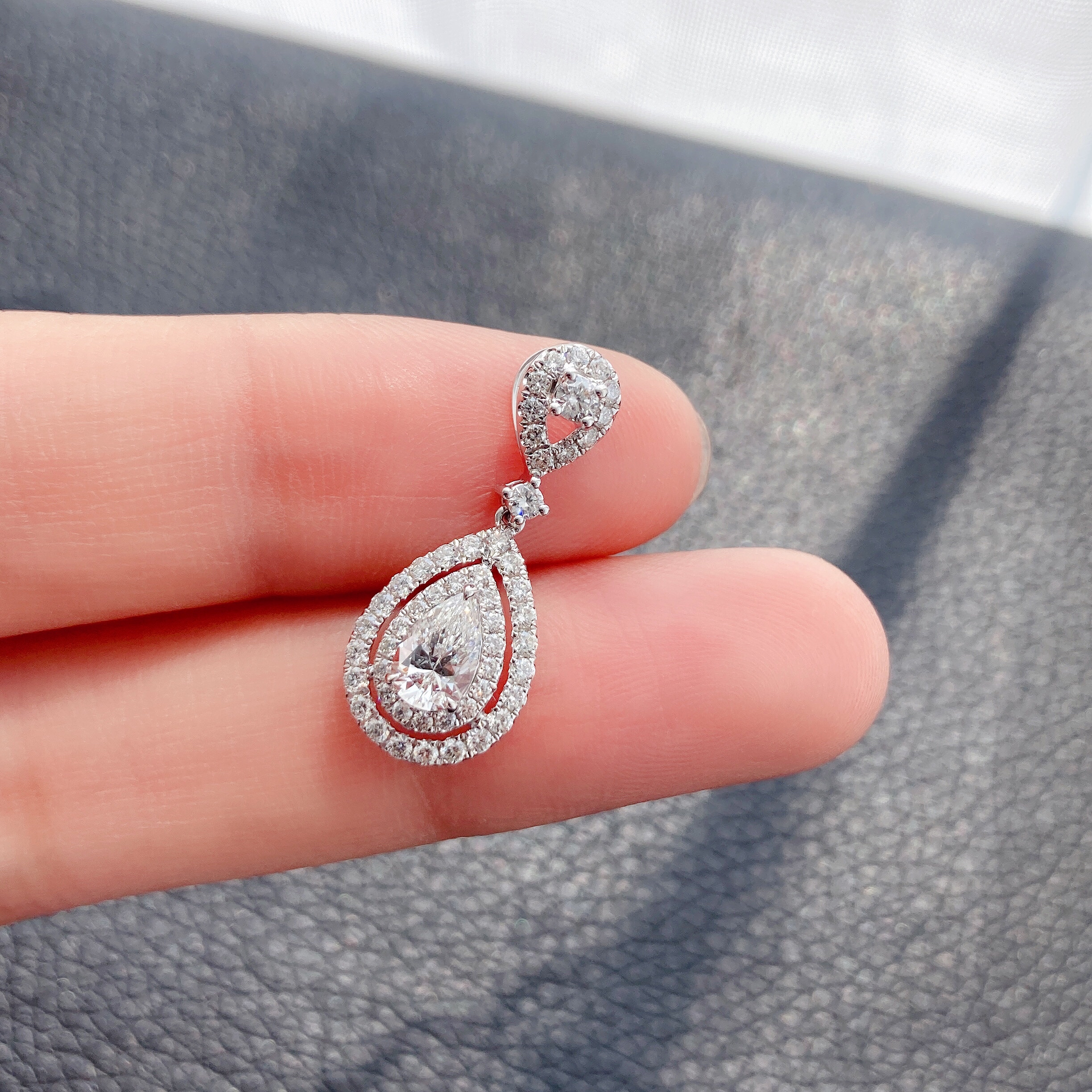 0.4ct pear diamond pendant