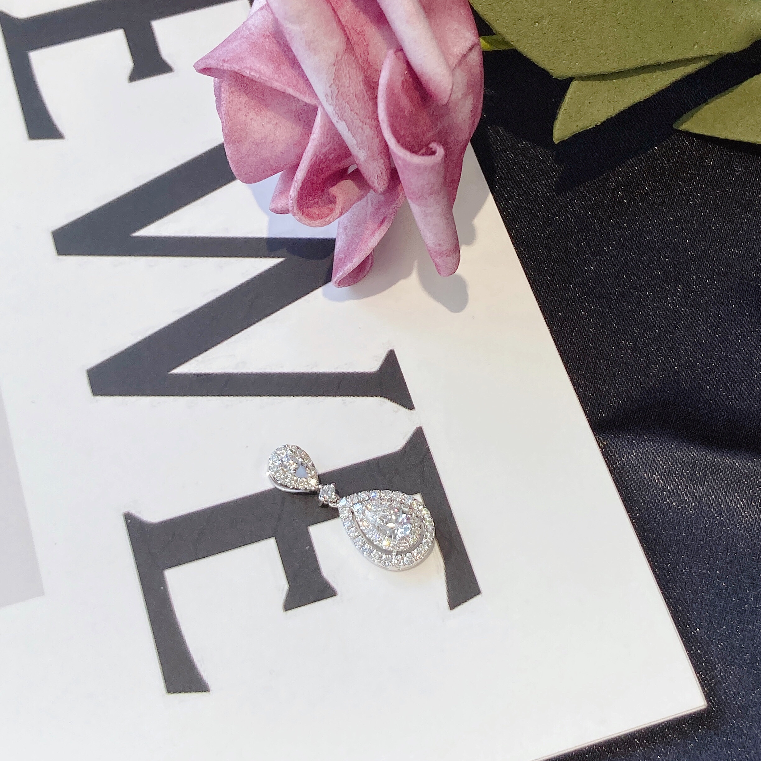 0.4ct pear diamond pendant