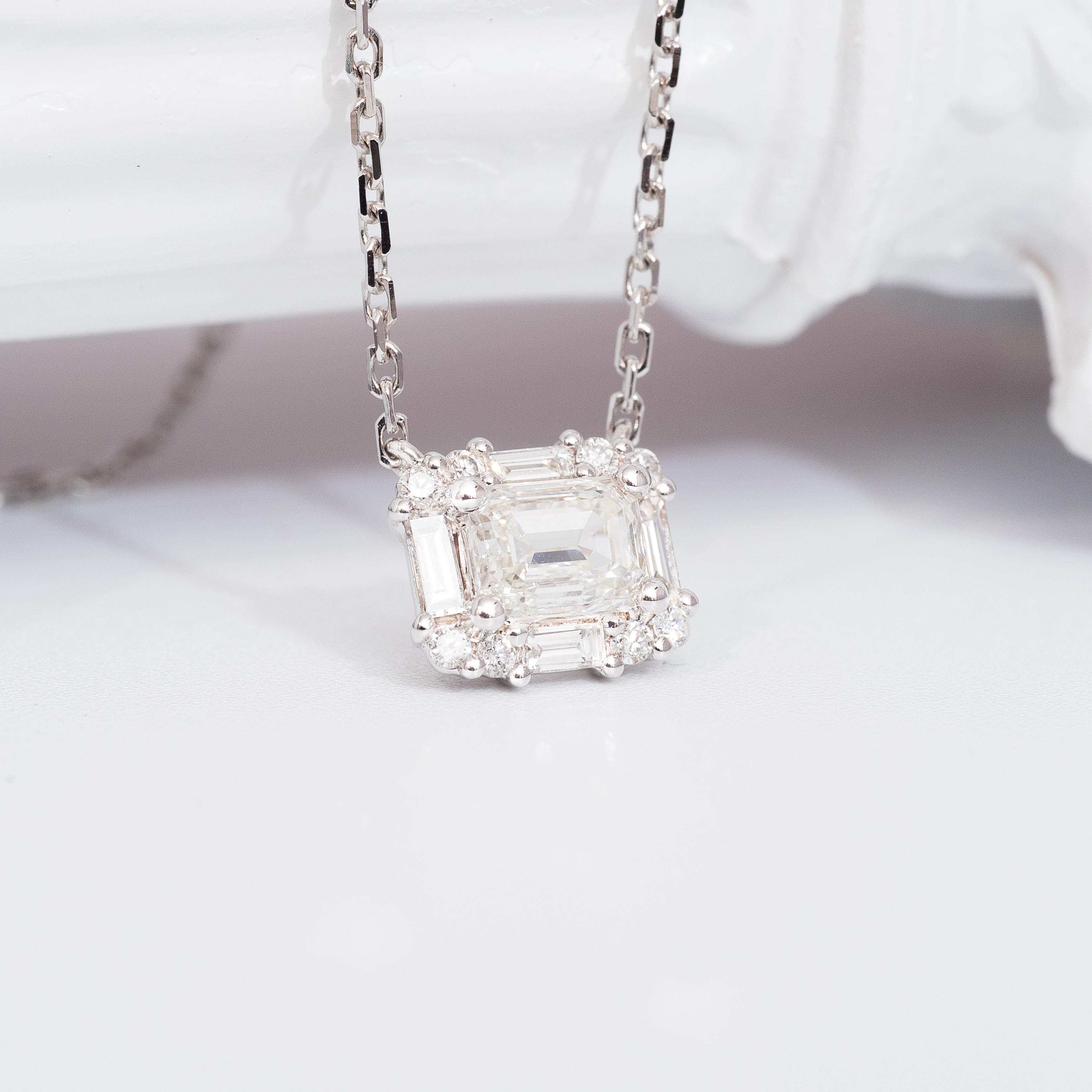 1ct Classic Simple Emerald Shaped Diamond Necklace