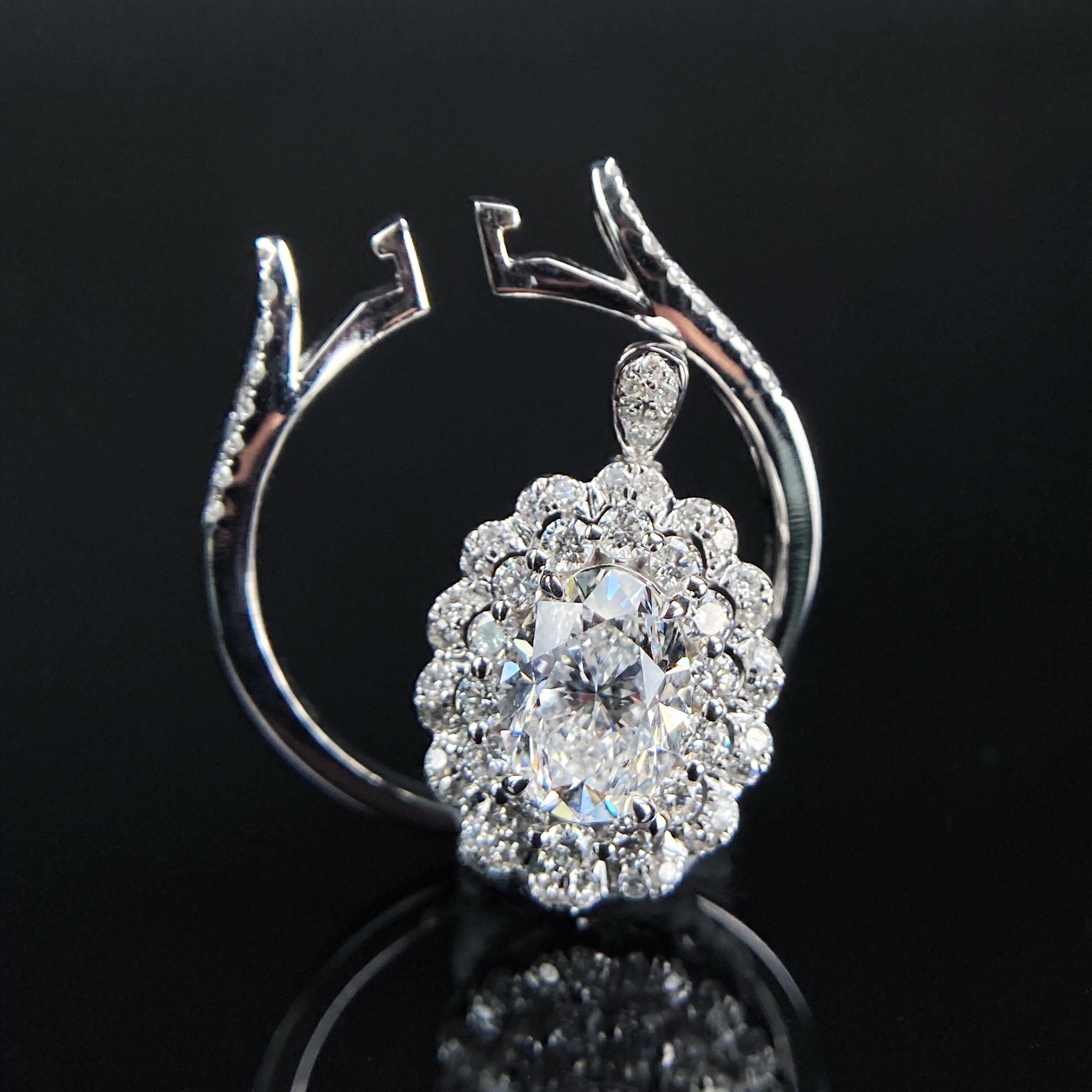 Classic Oval diamond ring