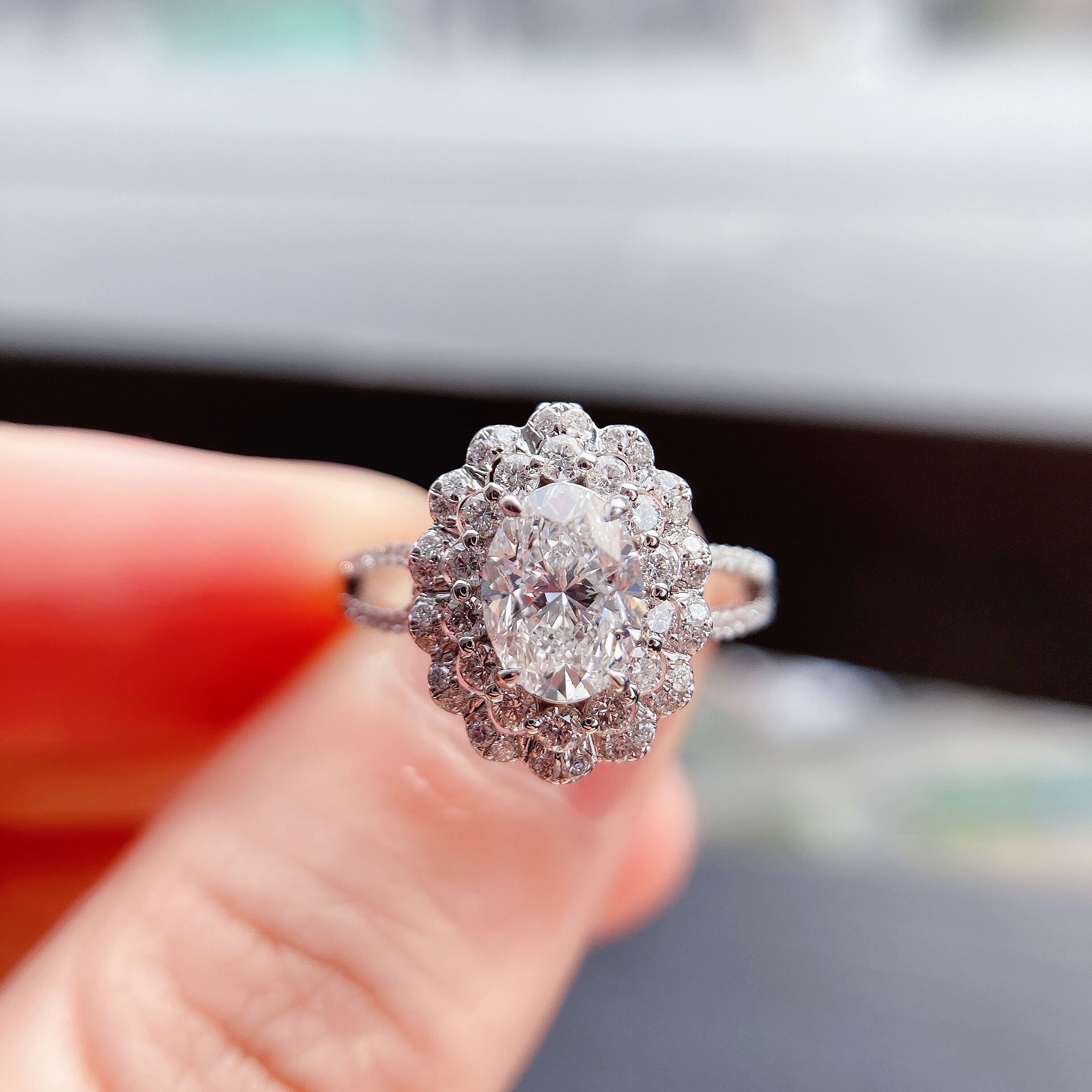 Classic Oval diamond ring