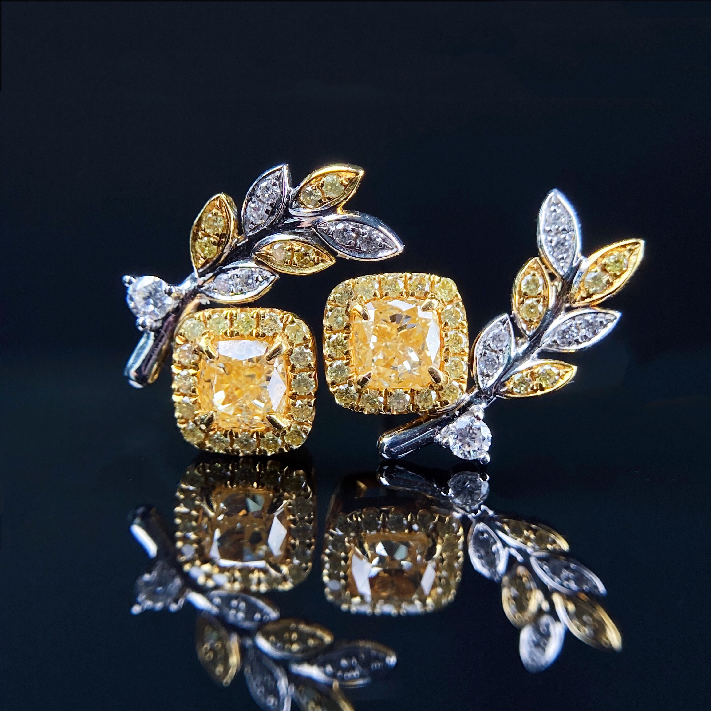 0.64ct cushion diamond earring