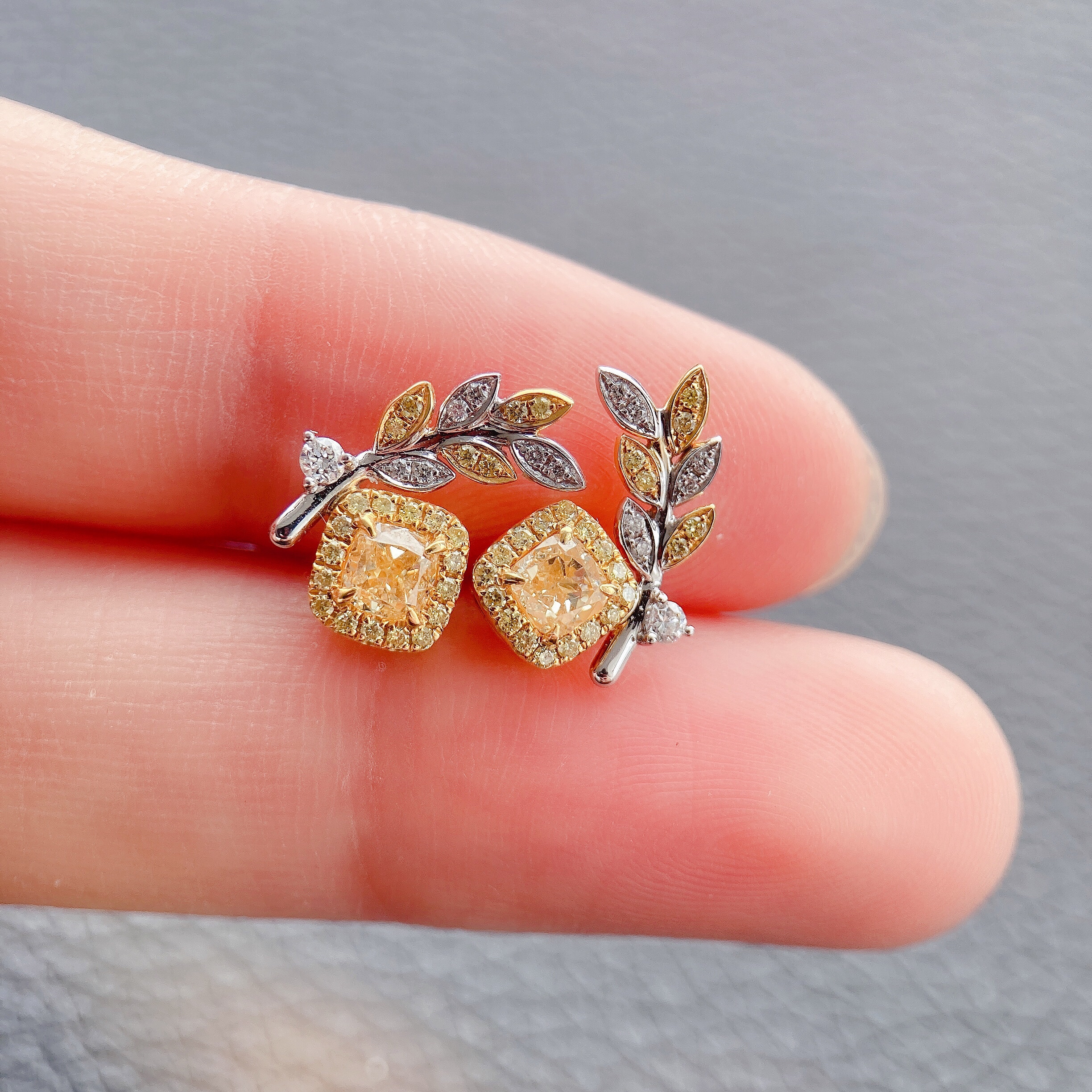 0.64ct cushion diamond earring