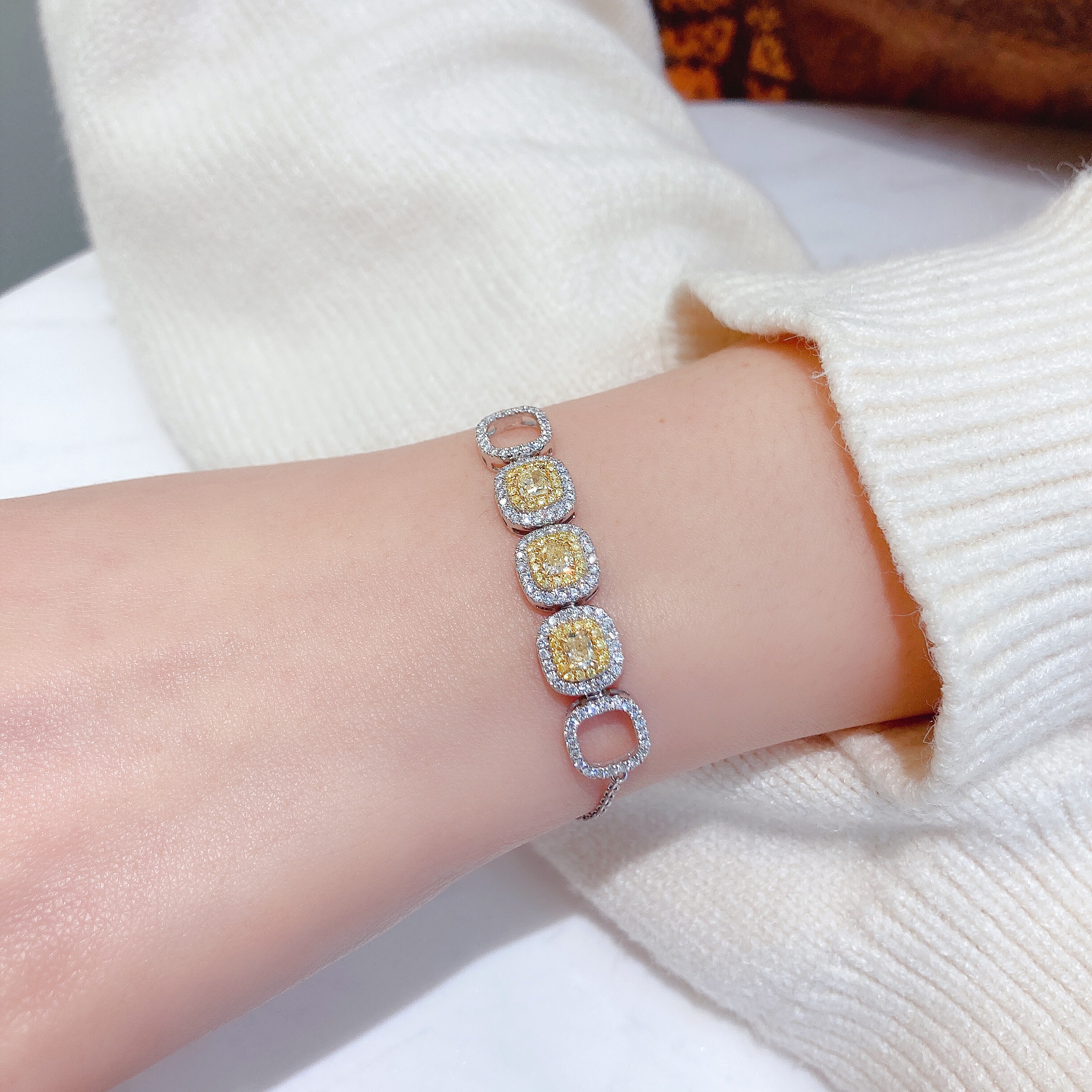 0.78ct cushion diamond bracelet