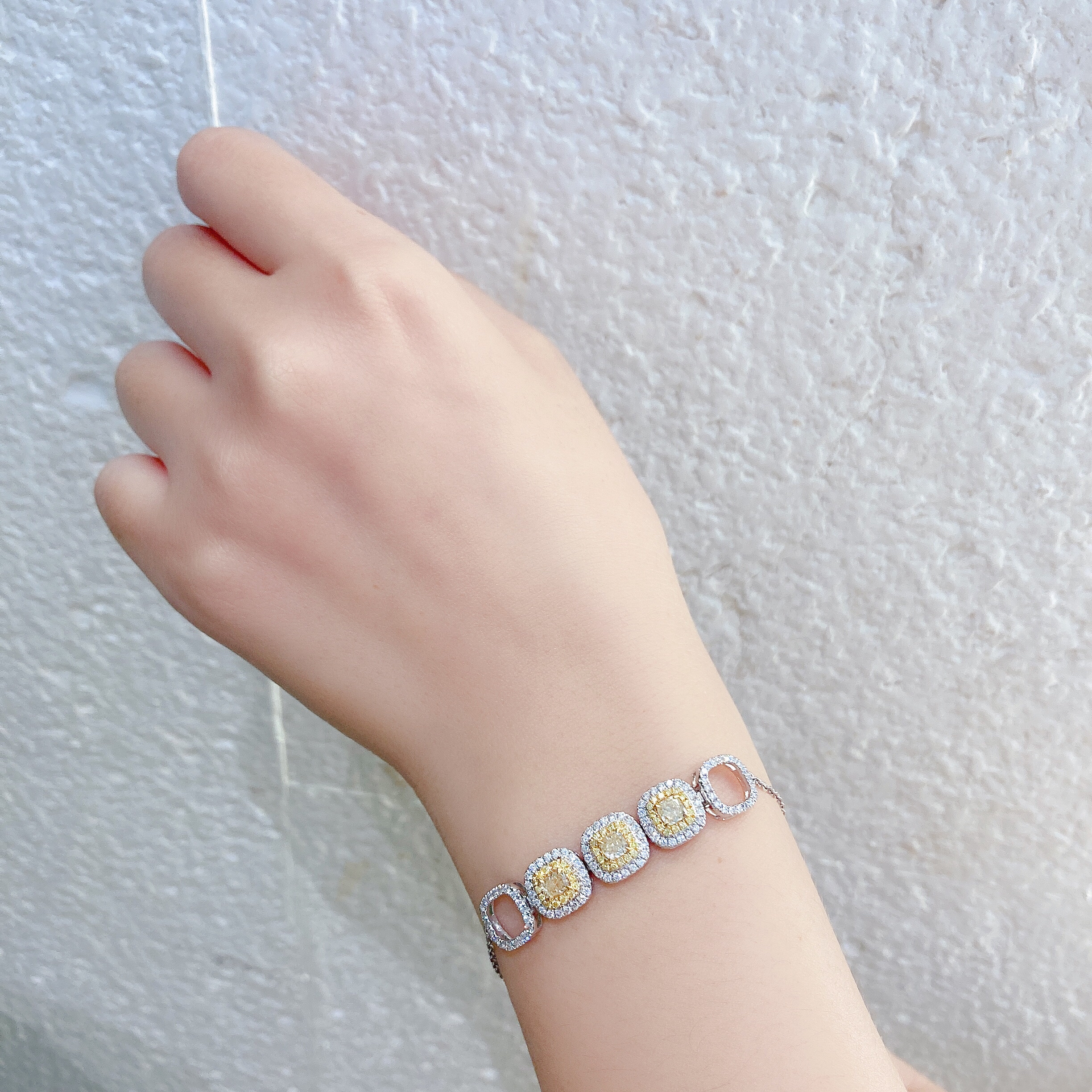 0.78ct cushion diamond bracelet