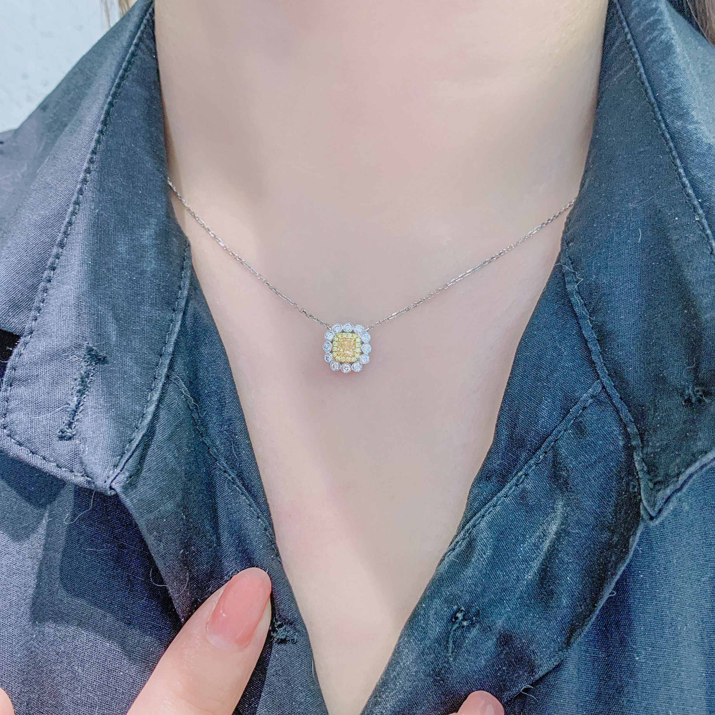 0.5ct yellow cushion diamond necklace商品描述待填